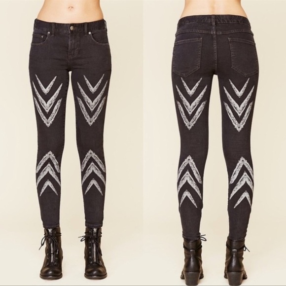 Free People Dotted Ikat Chevron Black Jeans Size 26 - Picture 2 of 9
